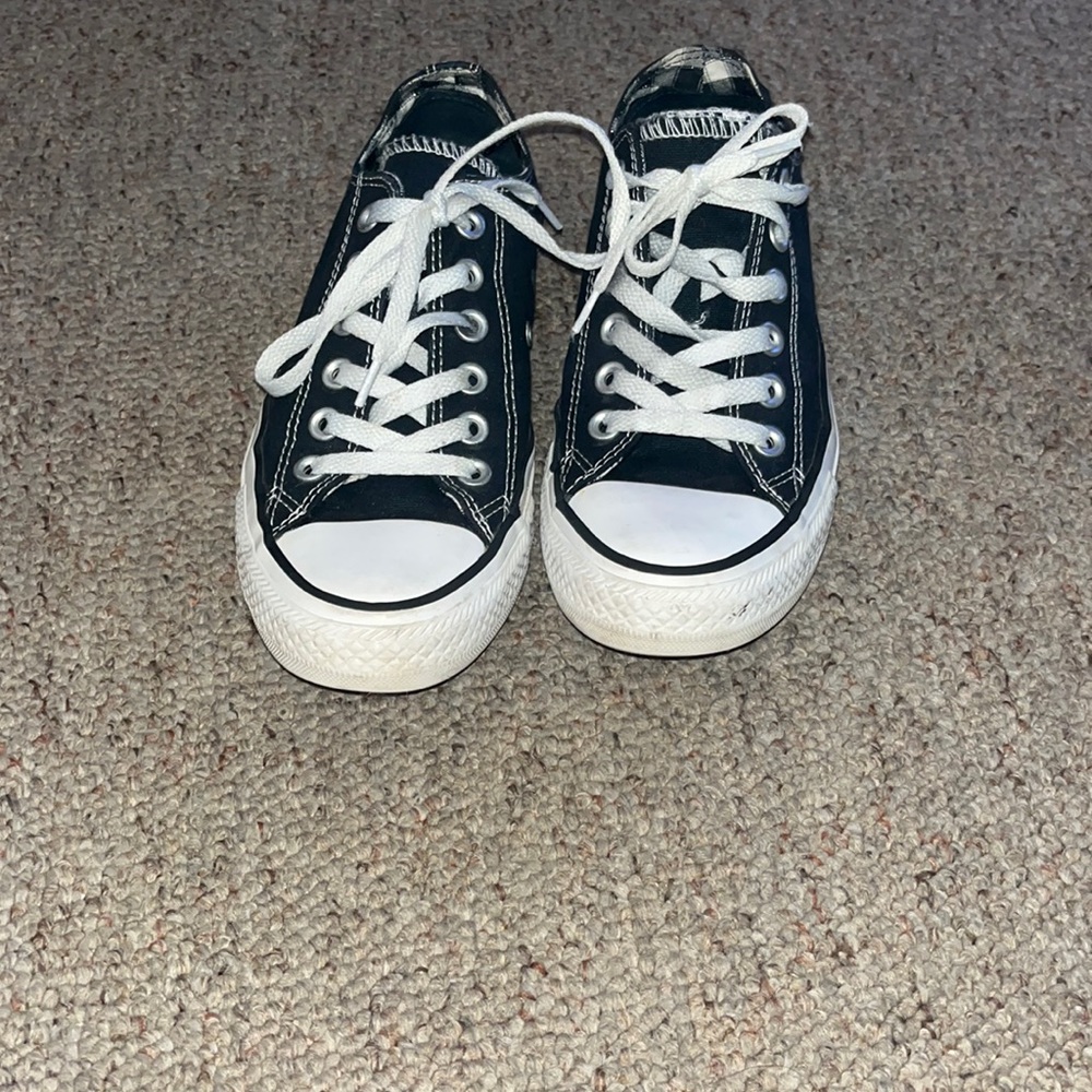 never worn black low top converse